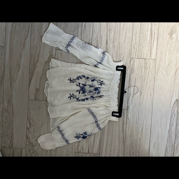 American Eagle Off the shoulder top - Picture 1 of 2